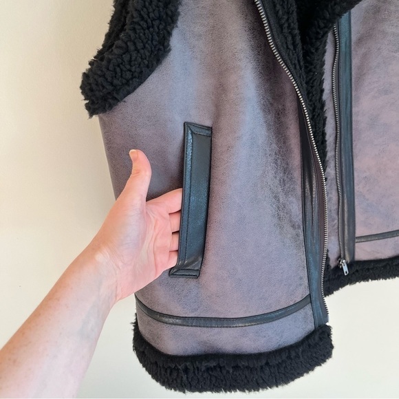 H&M Teddy Fleece-Lined Black Vest - Picture 6 of 15